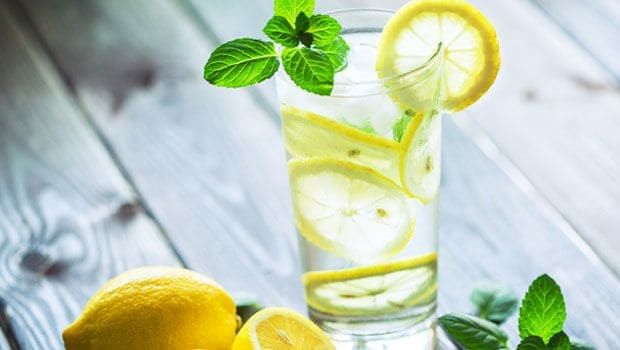 Lemon Water Benefits કરનકળમ લબ પણ કવ રત ઉપયગ છ જણ