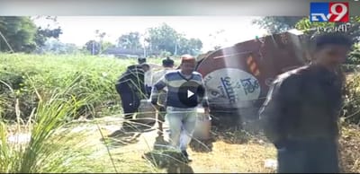 AMUL દૂધનું ટેન્કર પલટાતા 6 લાખની કિંમતનું દૂધ વહી ગયું ખેતરોમાં, સ્થાનિકોએ મચાવી દૂધની લૂંટ, જુઓ VIDEO