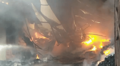 VIDEO : વાપીમાં ભંગારના ગોડાઉનમાં લાગી ભીષણ આગ, 3 ફાયર ફાઇટરો ઘટના સ્થળે
