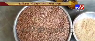 મધ્યાહન ભોજનમાં વધુ એક બેદરકારી, આણંદની 17 શાળાઓમાં આવા સડેલા અનાજ અને તેલમાંથી બનેલું અપાય છે ભોજન, જુઓ VIDEO