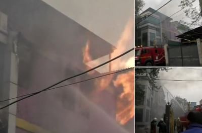 દિલ્હીમાં હોટેલ બાદ હવે પેપર કાર્ડ ફૅક્ટ્રીમાં ફાટી નિકળી ભયંકર આગ, 20 ફાયર ફાઇટર્સ ઘટનાસ્થળે : જુઓ VIDEO