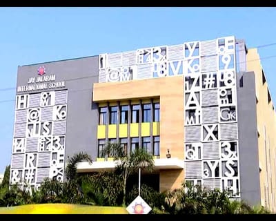 ગુજરાતની એક સ્કૂલમાં ફી મામલે વાલી અને સંચાલક વચ્ચે થઇ મગજમારી, મામલો પહોંચ્યો પોલીસ સ્ટેશન