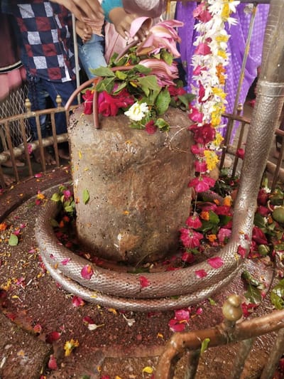 જાણો એક એવા શિવમંદિર વિશે જે મોટેભાગે દરિયામાં જ ડૂબેલું રહે છે, આજે સોમવતી અમાસના દિવસે ત્યાં અનેક ભક્તો દર્શન માટે ઉમટી પડ્યાં