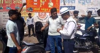 રાજકોટમાં વિદ્યાર્થીઓ સ્કૂલ-કોલેજમાં વાહનો લઈને ગયાં અને ઘરે પરત દંડ લઈને આવ્યા