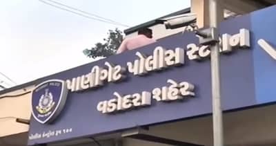 2 ગેંગના સભ્યોએ પોલીસ સ્ટેશનને બનાવી દીધું અખાડો, પોલીસની હાજરીમાં ખુલ્લાં હાથે મારામારી કરી મચાવ્યું તોફાન, જુઓ Video