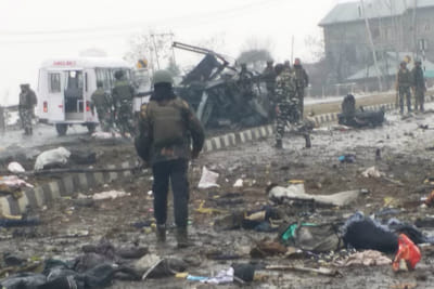 પાકિસ્તાની આતંકીઓએ ભારતમાં ફરી કર્યો ઉરી જેવો હુમલો, પુલવામામાં 2500 જવાનના કાફલાં પર અટેક, હુમલામાં 20 જવાન શહીદ