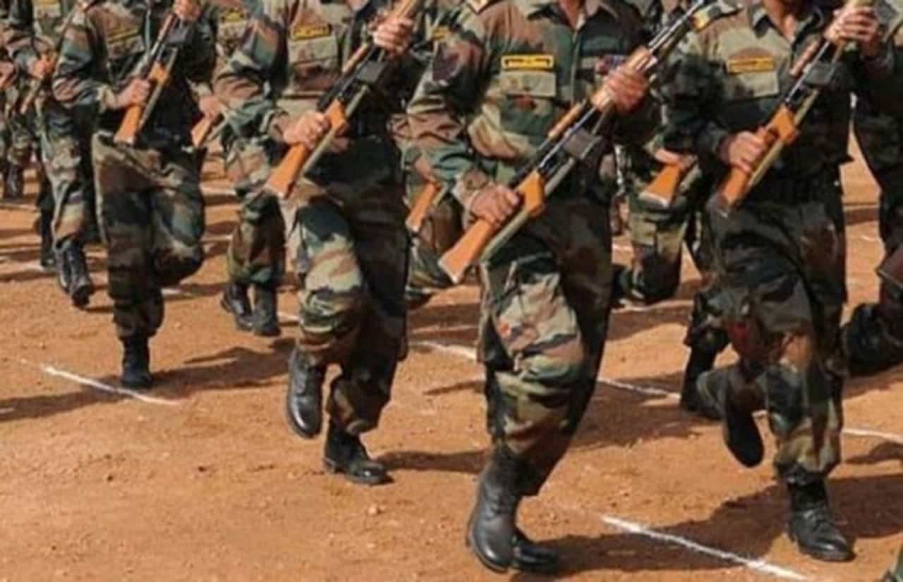 મોદી સરકાર ACTIONમાં : દેશદ્રોહીઓ અને આતંકીઓની શરુ કરાઈ ઘેરાબંધી, PARAMILITARY FORCESની 100 કંપનીઓ ખીણમાં મોકલાઈ, યાસીન મલિકની પણ ધરપકડ