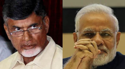 નાયડૂના ધરણા સ્થળ પર કોણે લગાડ્યું વિવાદાસ્પદ PLAYCARD, ‘જેના હાથમાં ચાનો એંઠો કપ આપવાનો હતો, તેના હાથમાં પ્રજાએ દેશ આપી દીધો’, TDPએ હાથ ઊંચા કર્યા : VIDEO