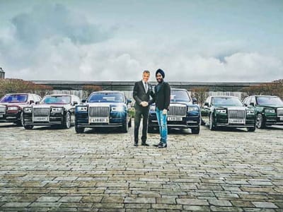 ઠાઠ હોય તો આ ભારતીય જેવો! પાઘડીના રંગની સાથે રોજ બદલે છે કરોડોની કાર, એક જ દિવસમાં ખરીદી લીધી 50 કરોડ રુપિયાની 6 Rolls Royce, કંપનીનો CEO પણ કારની ચાવી આપવા આવ્યો ઘરે