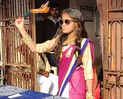 સમાજની અંધશ્રદ્ધા ભગાડવા માટે ગુજરાતની આ પ્રાથમિક શાળાના બાળકો કરી રહ્યાં છે જાદૂઈ ખેલ, જાણો બાળકો કેવી રીતે બન્યાં જાદૂગર!