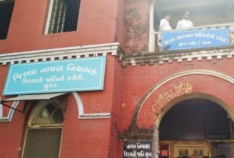 અનામત તો મળી ગઈ પણ ગુજરાતમાં ઉમેદવારો સરકારી ઓફિસના ધક્કા ખાય છે, જાણો કેમ?