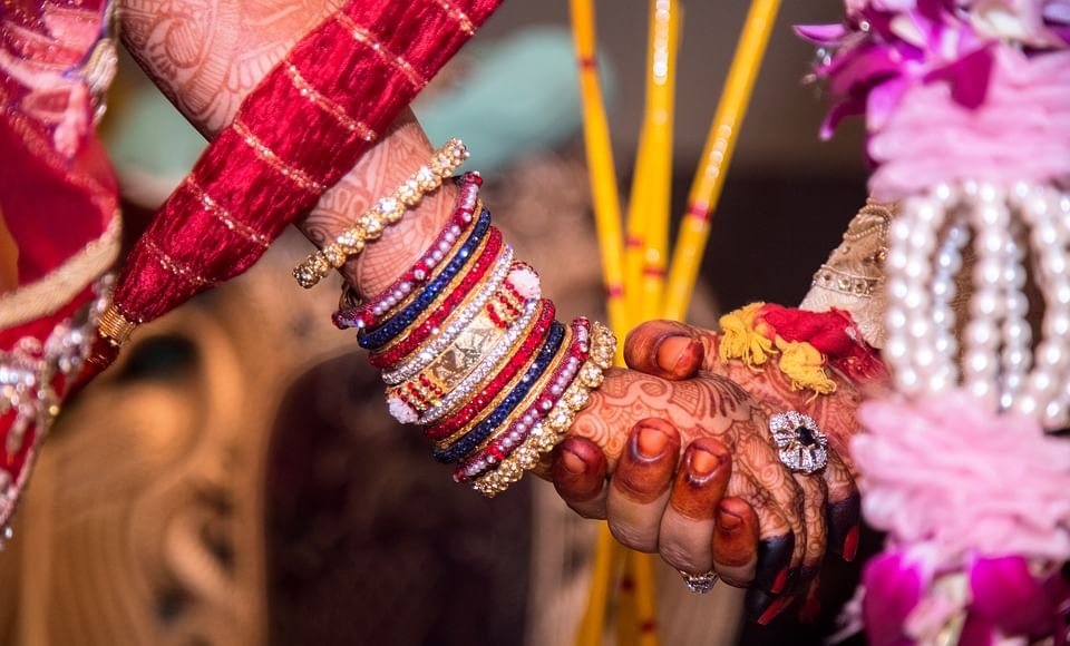 લગ્નની કંકોત્રીમાં નરેન્દ્ર મોદીને વોટ આપવાની અપીલ બાદ હવે જૂનાગઢમાં કોંગ્રેસને જીતાડવાની અપીલ કરતી કંકોત્રીની થઈ રહી છે ચર્ચા