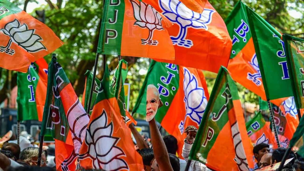 સાંસદો સામેની નારાજગીથી બચવા માટે ભાજપ તેમના કેટલાક સાંસદોની ટિકિટ કાપી શકે ?