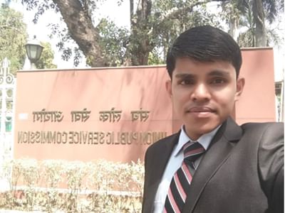 પિતા પેટ્રોલ પંપ પર નોકરી કરે છે, દીકરાને ભણાવવા ઘર વેચ્યું તો દીકરો પણ IAS બન્યો