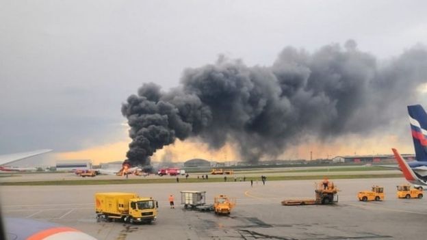 રશિયાની રાજધાની મોસ્કોમાં રન-વે પર ગણતરીની મિનિટોમાં વિમાન આગમાં લપેટાયું, 41 મુસાફરોના મોત, VIDEO જોઈને હબકી જશો