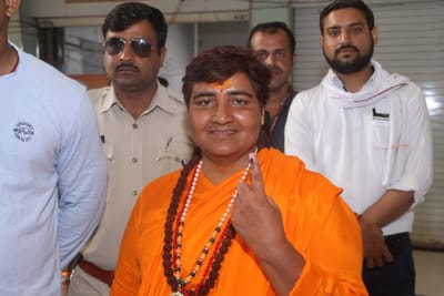 નથુરામ ગોડસેને દેશભક્ત ગણાવ્યા બાદ સાધ્વી પ્રજ્ઞાએ માગી માફી, ચૂંટણી પંચે આ નિવેદનને લઈને મગાવ્યો અહેવાલ