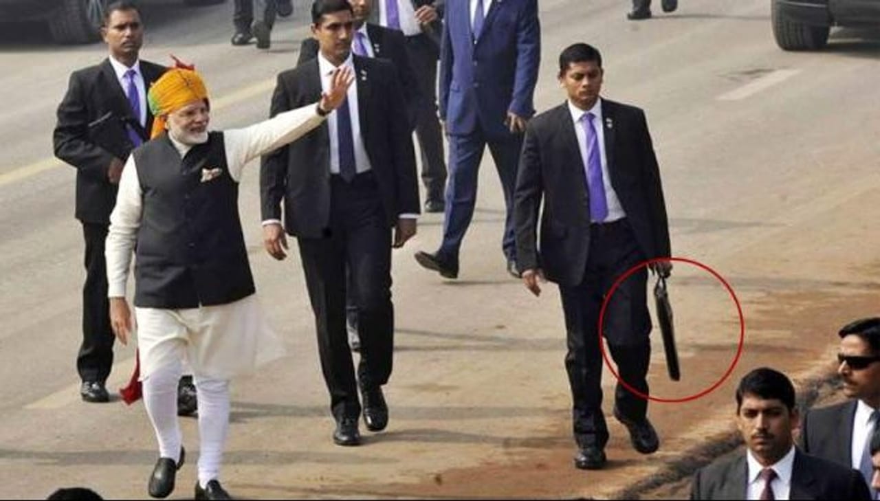 વડાપ્રધાન મોદીની હંમેશા સાથે રહેતાં કાળા સુટકેસમાં શું હોય છે?