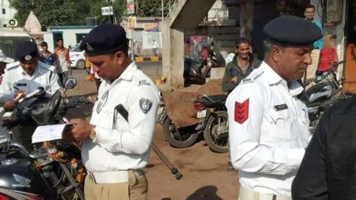 ગુજરાત હાઈકોર્ટના આદેશ બાદ અમદાવાદ ટ્રાફિક પોલીસે એવી ડ્રાઈવ ચલાવી કે છેલ્લા 4 મહિનામાં 3 કરોડ રૂપિયાના દંડની વસૂલાત કરી નાખી