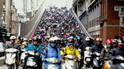 ટ્રાફિકનો આવો VIDEO તમે કદાચ જ જોયો હશે, જુઓ VIDEO અને વિચારો કે અમદાવાદનો ટ્રાફિક વધારે ખતરનાક છે કે આ આંતરરાષ્ટ્રીય શહેરનો?