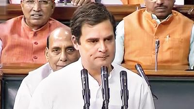 લોકસભામાં સભ્ય તરીકે શપથ લીધા પછી રાહુલ ગાંધીએ કર્યુ કંઈક એવું કે રક્ષા મંત્રી સહિત ઘણાં અધિકારીઓએ આપ્યા આ સંકેત