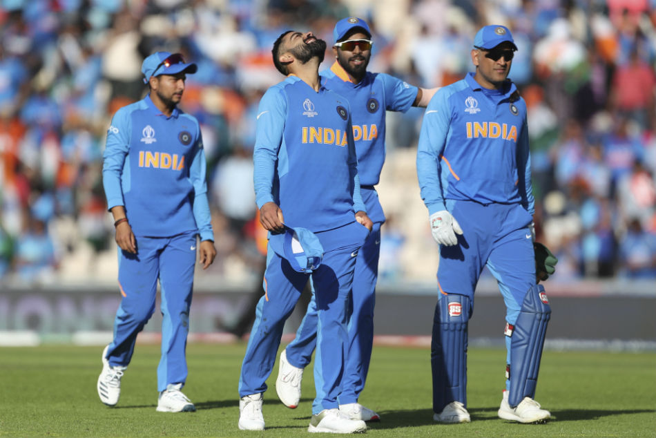 ઈંગ્લેન્ડની સામે ભારતીય ક્રિકેટ ટીમની 'ભગવા' રંગની જર્સીને લઈને રાજકીય વિવાદ છેડાયો