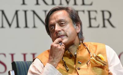 ટીમ ઈન્ડિયાની ભગવા જર્સીના સમર્થનમાં આવ્યા કોંગ્રેસી સાંસદ શશિ થરુર, જાણો શું કહ્યું?