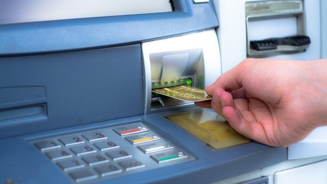 ATMમાંથી 10 હજાર રૂપિયાથી વધારે રોકડ ઉપાડવા પર કરવુ પડશે આ કામ, આ બૅન્કે બદલ્યો નિયમ
