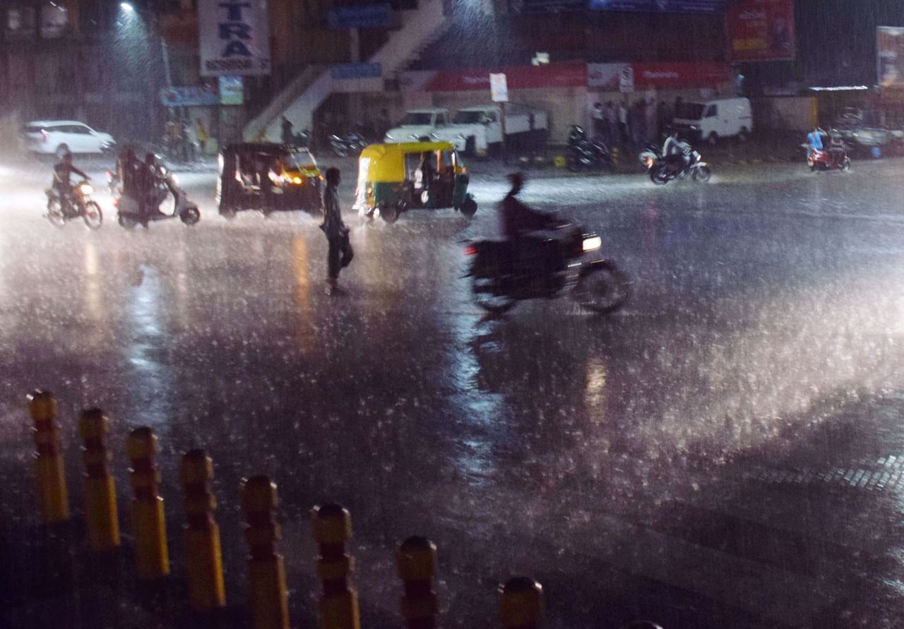 રાજકોમાં સાર્વત્રિક મેઘમહેર, શહેરના મોટાભાગના વિસ્તારોમાં વરસાદ શરૂ, જુઓ VIDEO