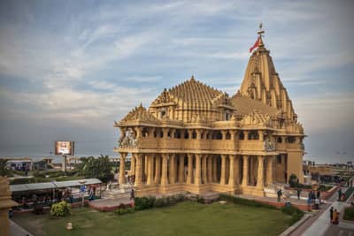 VIDEO: પવિત્ર શ્રાવણ મહિનાનો આજે પ્રથમ સોમવાર, સોમનાથ મંદિરમાં ભોળાનાથના દર્શનેભક્તોની ભીડ ઉમટી