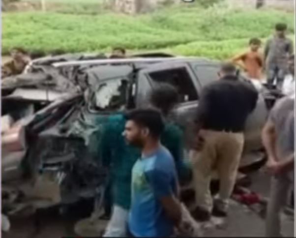 VIDEO: જૂનાગઢમાં કારે મારી પલટી, ઘટનામાં 5 લોકોના મોત, કારનું પતરું કાપી મૃતદેહોને કઢાયા બહાર
