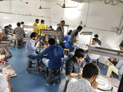 VIDEO: આર્થિક મંદીની અસર! 250 જેટલા રત્ન કલાકારોને કરાયા છુટા