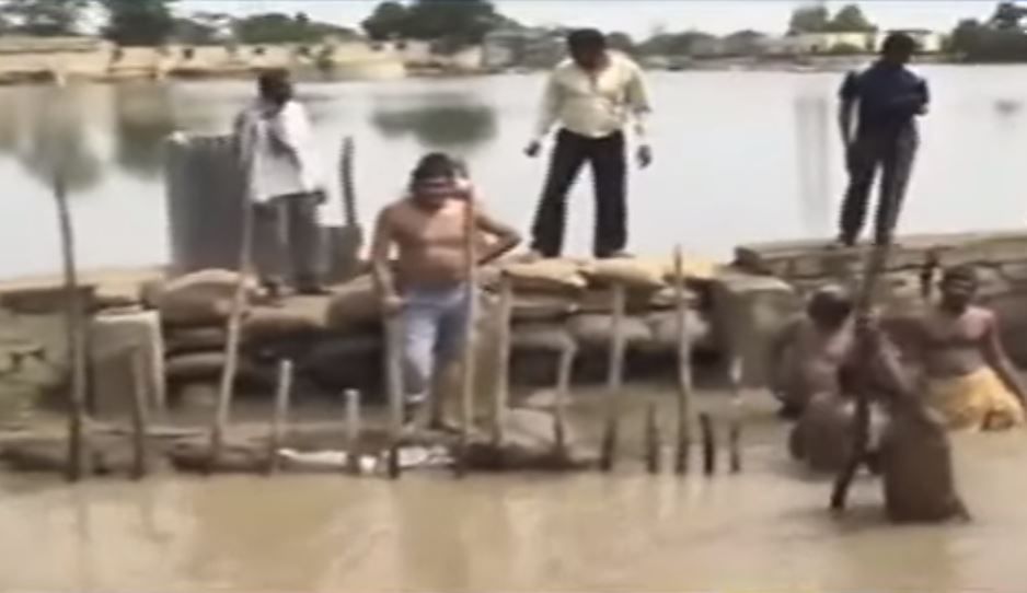 અમદાવાદઃ ધંધુકાના હડાળા ભાલ ગામે તળાવ તૂટવાની અણી પર, જુઓ VIDEO