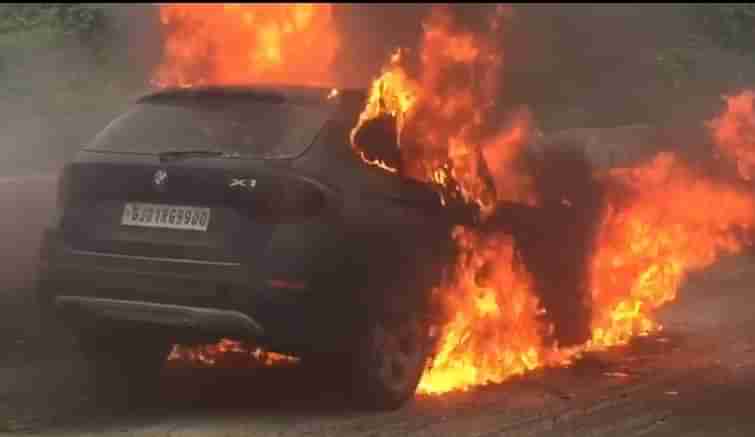 અમદાવાદમાં રસ્તા પર જ BMW કારમાં આગ લાગી, જુઓ VIDEO