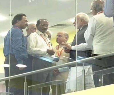 ચંદ્રયાન-2: PM મોદીએ વધાર્યો વૈજ્ઞાનિકોનો જુસ્સો, કહ્યું કે યાત્રા ચાલુ રહેશે