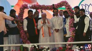 મહારાષ્ટ્રમાં મહાસંગ્રામઃ શિવસેના પ્રમુખ ઉદ્ધવ ઠાકરે અને PM મોદી એક મંચ પર..કોંગ્રેસ પર કર્યા આ મુદ્દે પ્રહાર