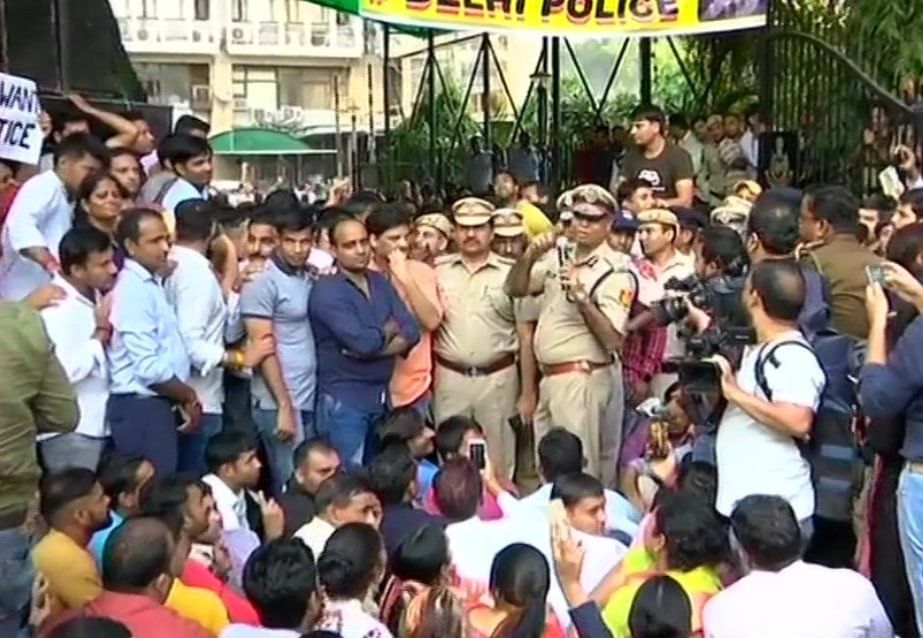 વકીલ Vs પોલીસ: પોલીસના જવાનોનું દિલ્હીમાં મોટું પ્રદર્શન, દિલ્હી-ચંદીગઢ હાઈવે જામ