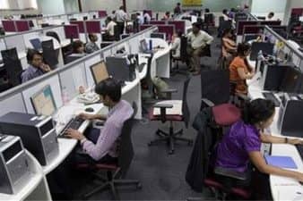 VIDEO: ઓનલાઈન હાજરી અમલી બનાવતાં સરકારી કર્મચારીઓ હડતાળ પર ઉતર્યા