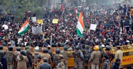 CAA Protest: દિલ્હીમાં વિરોધ પ્રદર્શનની વચ્ચે ઘણા વિસ્તારોમાં ઈન્ટરનેટ, કોલિંગ અને SMSની સુવિધા બંધ