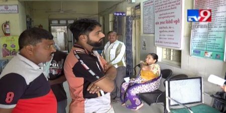 ભાવનગર:  દર્દીઓ ધક્કા ખાય છે અને ડૉક્ટરના ના હોવાથી પાછા જાય છે, જુઓ VIDEO