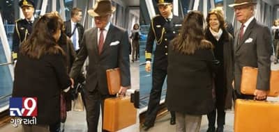 સ્વીડનના રાજાની સાદગી: દિલ્હી એરપોર્ટ પર સામાન પોતે જ ઊંચક્યો, જુઓ PHOTOS