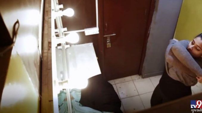 મુંબઈના અંધેરી લોખંડવાલા વિસ્તારમાં એક લેડિઝ ટેલરની દુકાનમાં ડ્રેસિંગ રૂમમાં છૂપો કેમેરાનો પર્દાફાશ