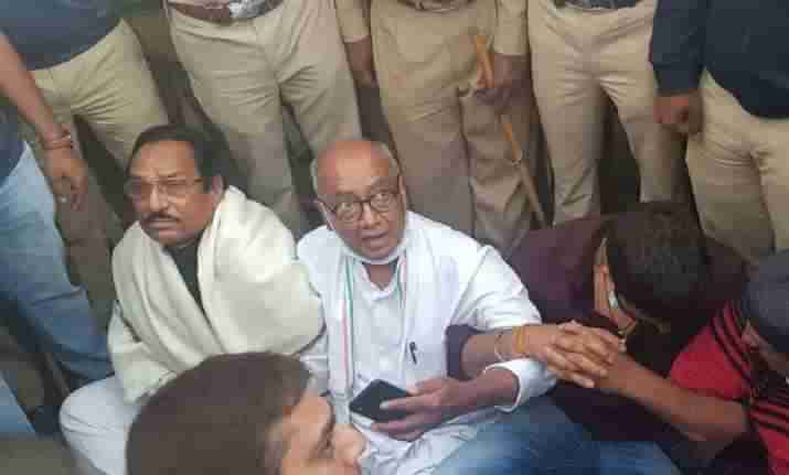MP Political Crisis: કોંગ્રેસ નેતા દિગ્વિજય સિંહ બળવાખોર નેતાઓને મળવા પહોંચ્યા, ધરણા પર બેસતા પોલીસે કરી અટકાયત