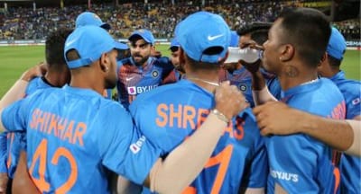 કોરોનાનો કહેર : ભારતીય ટીમમાં ફક્ત આ એક જ ખેલાડી જોવા મળ્યો માસ્ક સાથે!