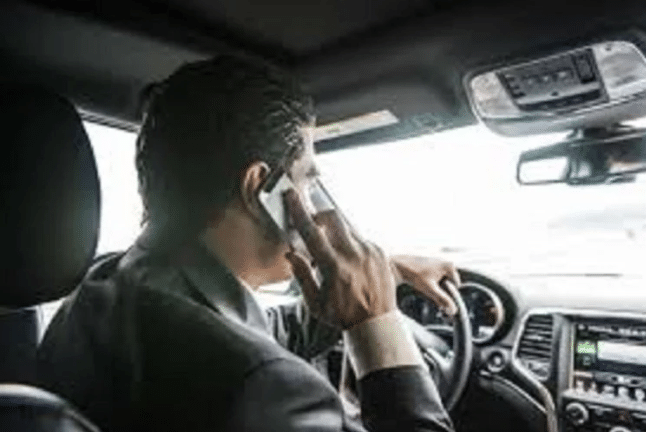 UP:ગાડી ચલાવતા સમયે ફોન પર વાત કરી તો ભરવો પડશે દશ હજારનો દંડ,આદેશ જાહેર