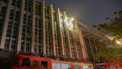 અમદાવાદ: શ્રેય હોસ્પિટલમાં આગની ઘટના, ઘટનાના 4 કલાક બાદ મેયર સ્થળ પર પહોંચ્યા