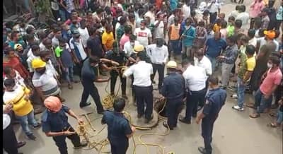 સુરતમાં તંત્રની બેદરકારી આવી સામે! બે મજૂરોના મોત, જવાબદાર કોણ?