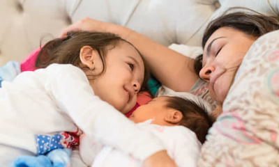 ઘરમાં બીજા બાળકનું આગમન થવાનું હોય ત્યારે મોટા સંતાન પ્રત્યે પ્રેમ કઈ રીતે દર્શાવશો ?