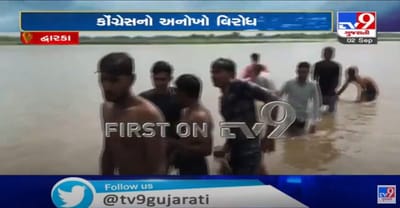 દેવભૂમિદ્વારકાના કલ્યાણપુરના જામરાવલ ગામે ખેતરોમાં 5 ફૂટ પાણી ભરાઈ ગયા,કિસાન કોંગ્રેસે પાણીથી લબાલબ ખેતરોમાં તરણ સ્પર્ધા યોજીને વિરોધ વ્યક્ત કર્યો, મુખ્યમંત્રી કિસાન સહાય યોજનાને લોલીપોપ ગણાવી