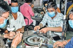 દેશ માટે દેવું ચુકતે કરવાનો સમય, કોરોનામાં મૃત્યુ પામેલા રત્નકલાકારોના પરિવારની વ્હારે NRI ડાયમંડ અગ્રણીઓ, નાણાકીય સહાય અને નોકરીની મદદ માટે આગળ આવ્યા