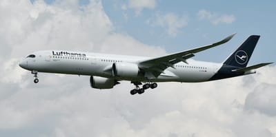 જર્મનીની એરલાઈન lufthansa એ DGCA સાથેના વિવાદના પગલે તેની ભારતની ૨૦ ઓક્ટોબર સુધીની ફલાઇટ રદ કરી,  lufthansaએ નિયંત્રણ સ્વીકારવાનો ઇન્કાર કરતા પરિસ્થિતિ સર્જાઈ